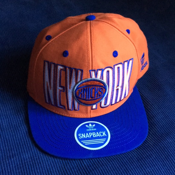 Retro New York Knicks Adidas SnapBack Flat Cap - Picture 1 of 7